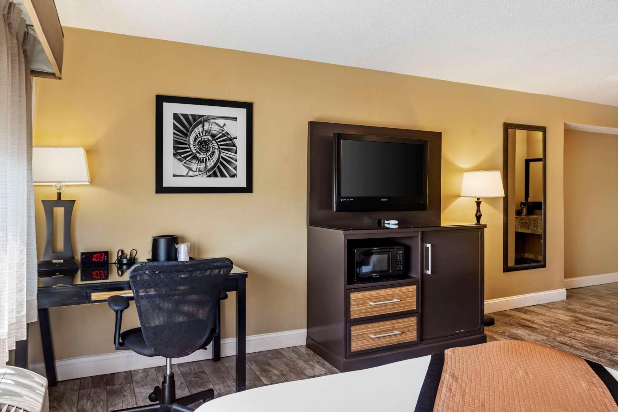 Best Western Plus Newark Airport West Exterior photo